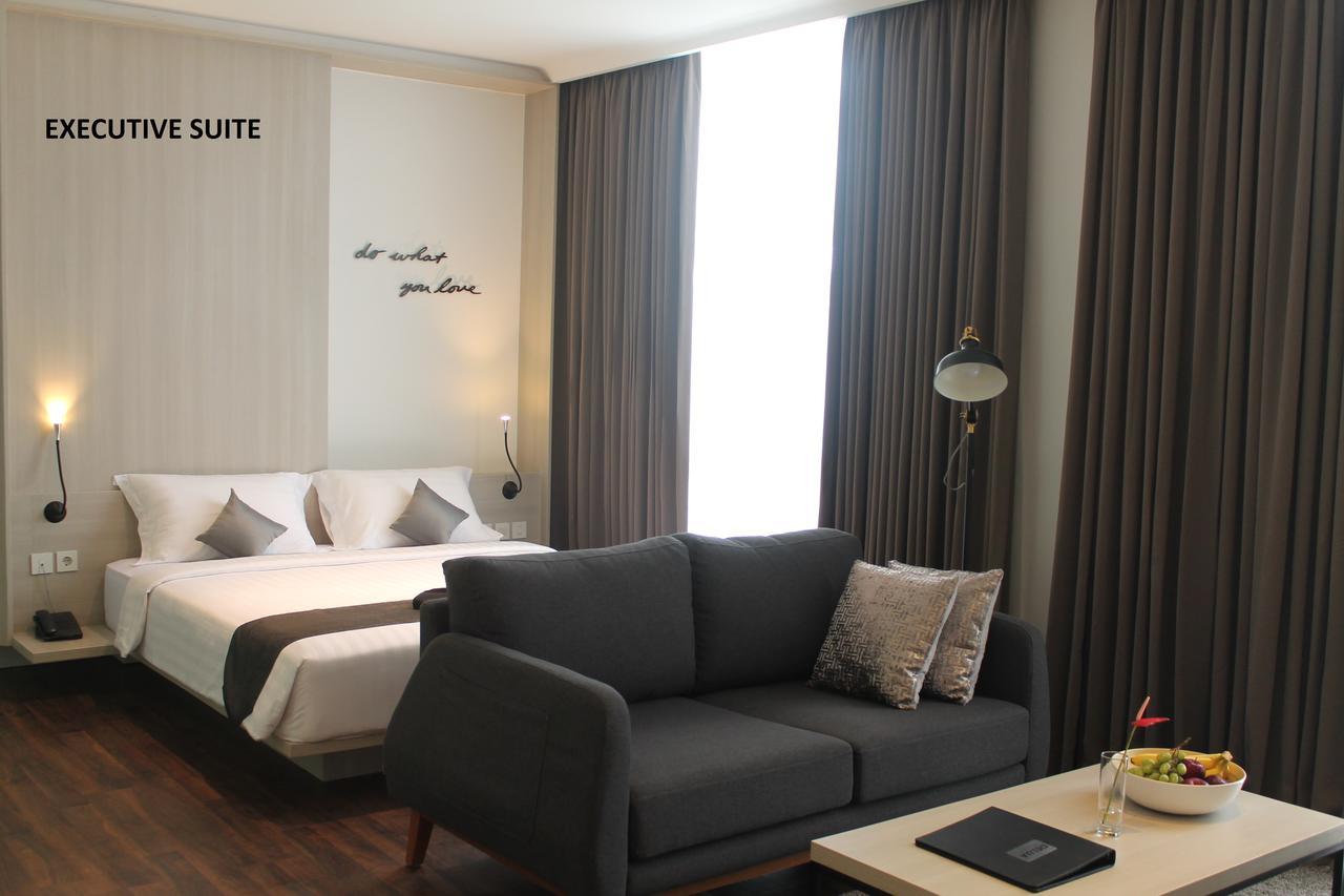 Delua Hotel Jakarta Ngoại thất bức ảnh